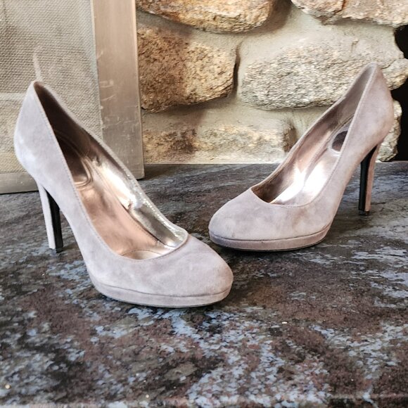 Calvin Klein Onyx Platinum Suede Platform Heels Size 7.5 - Picture 2 of 16